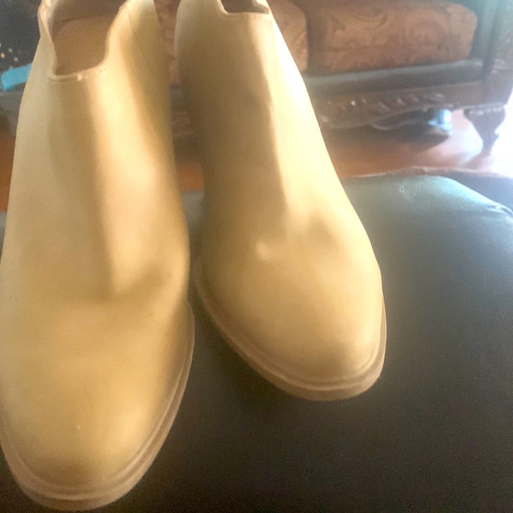Beige cowboy clogs